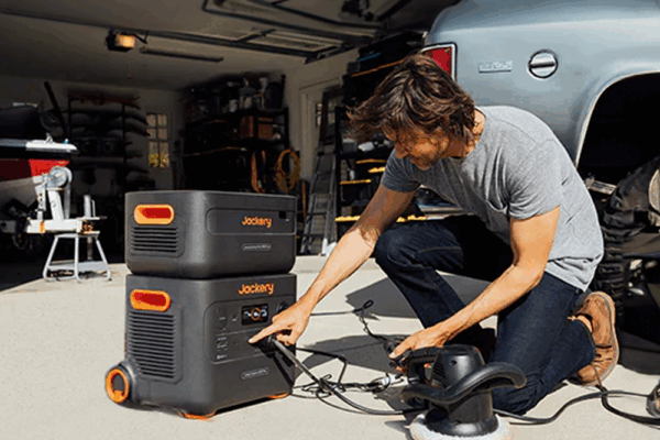 Copia-de-Jackery_Explorer_2000_Plus-03-600x400