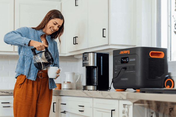 Copia-de-Jackery_Explorer_2000_Plus-08